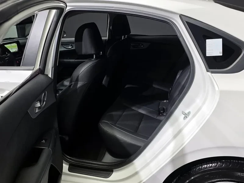 Kia K3, снимка 11 - Автомобили и джипове - 55559031