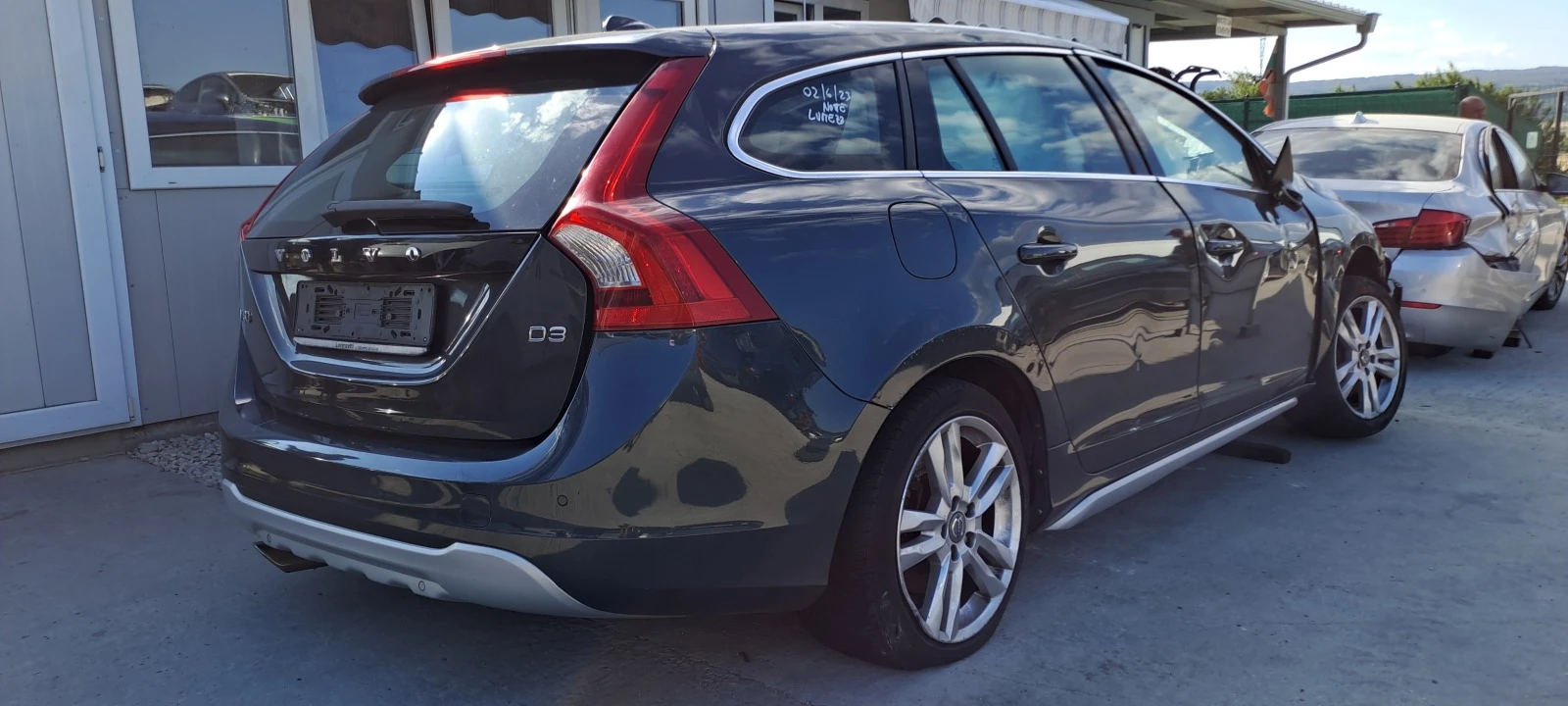 Volvo V60 2.0D D3  Автоматик - изображение 3