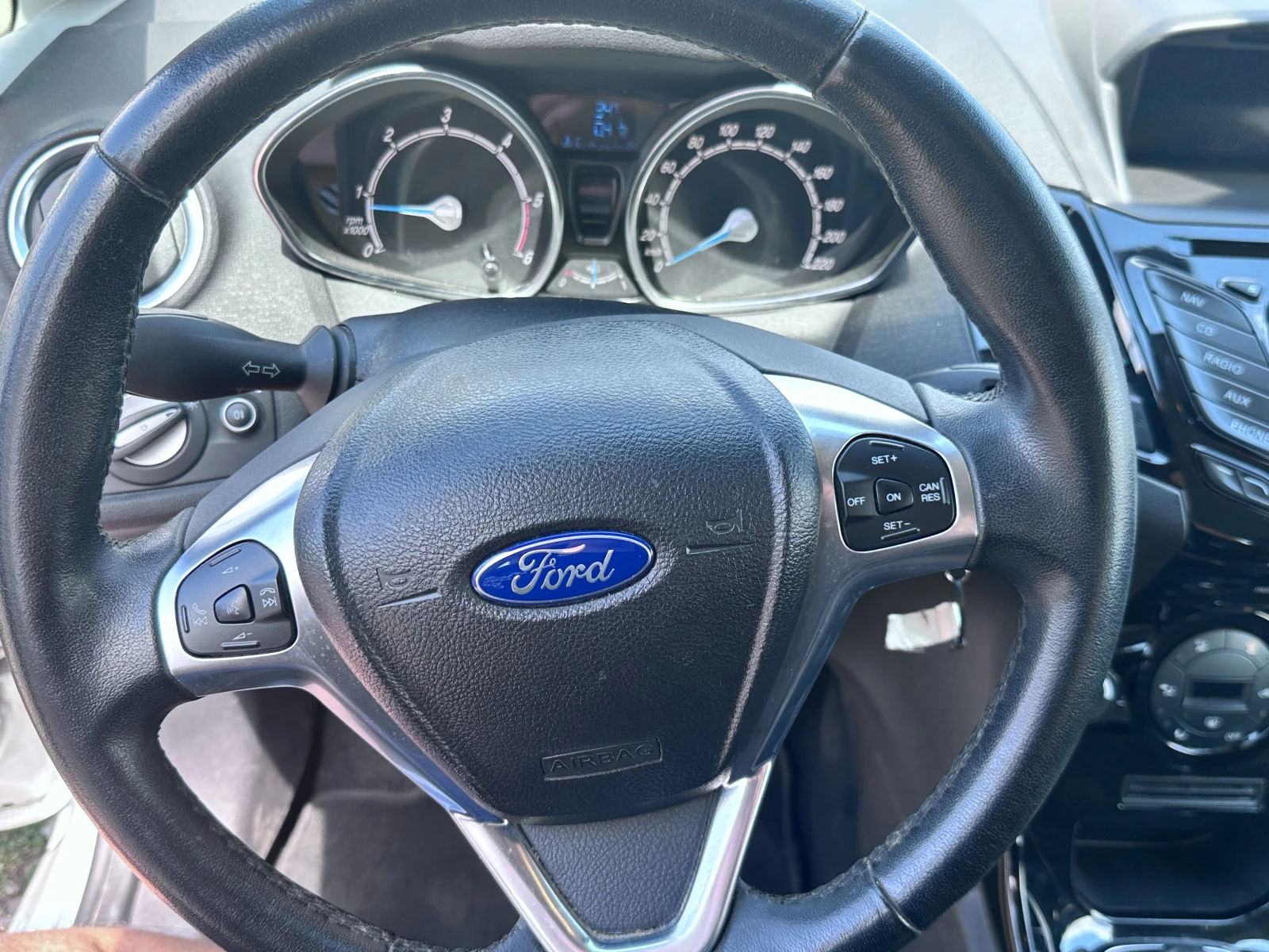 Ford Fiesta 1.5 - изображение 8