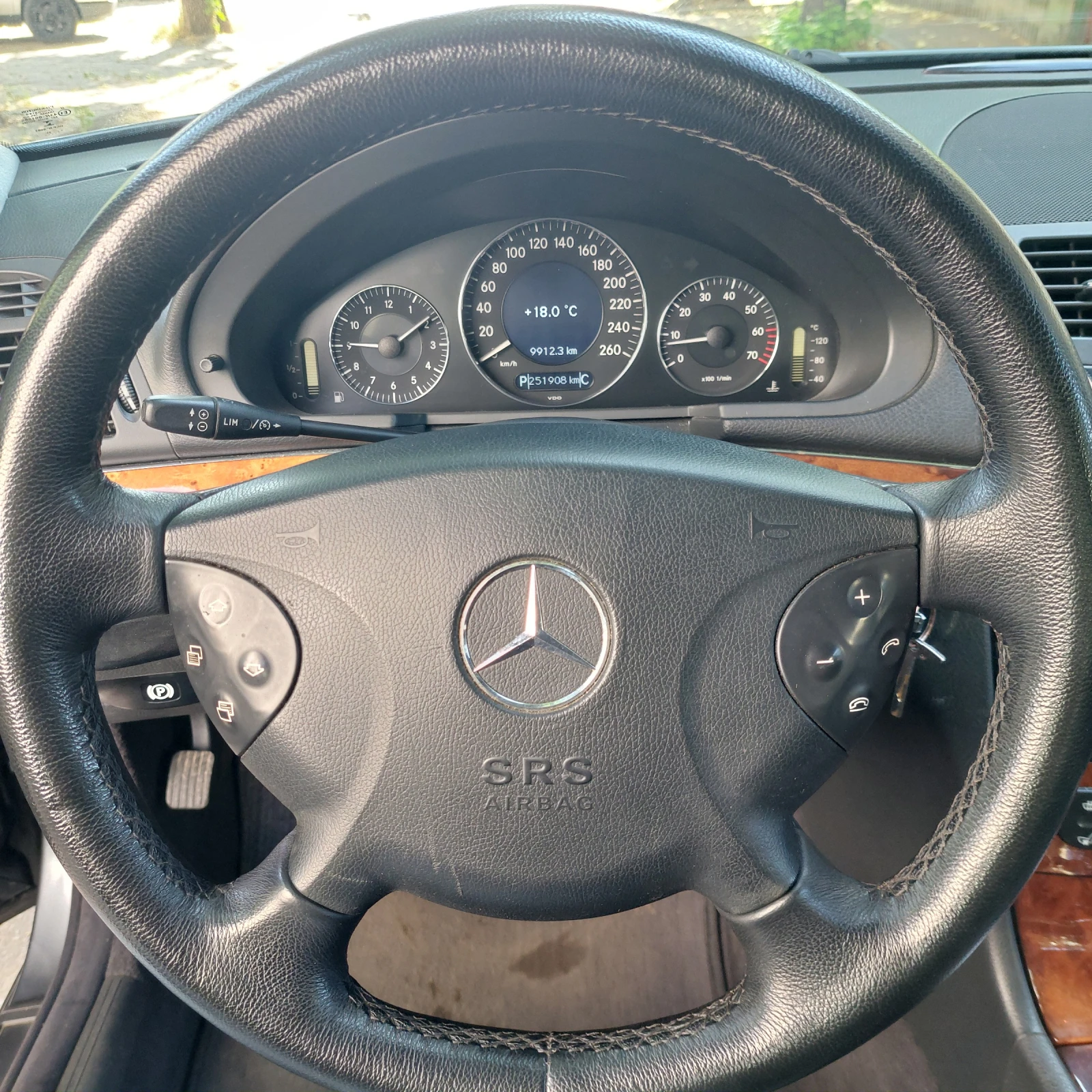 Mercedes-Benz E 320 3.2I - изображение 8