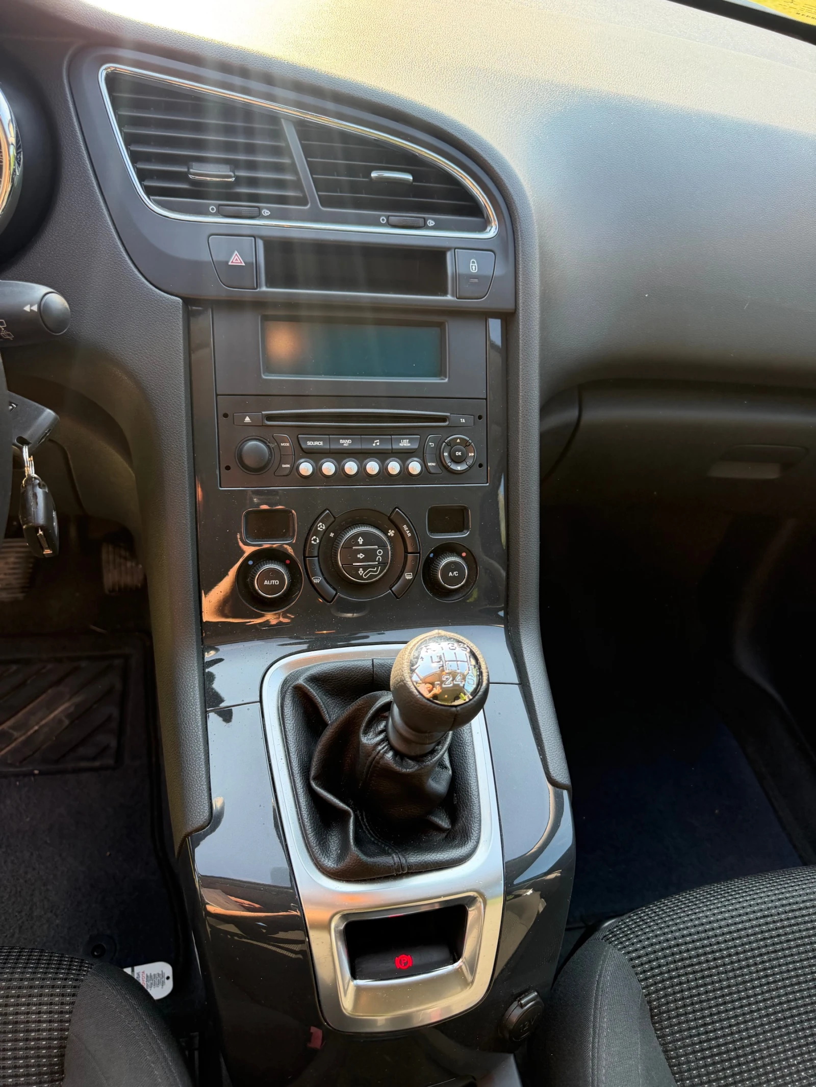 Peugeot 5008 1.6HDI 6 ck 7 Местен ITALIA, снимка 11 - Автомобили и джипове - 52937171