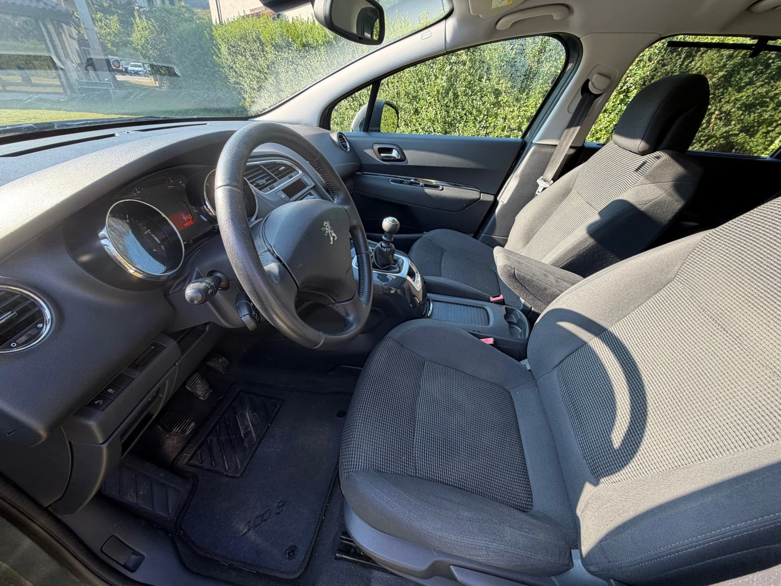 Peugeot 5008 1.6HDI 6 ck 7 Местен ITALIA, снимка 12 - Автомобили и джипове - 52937171