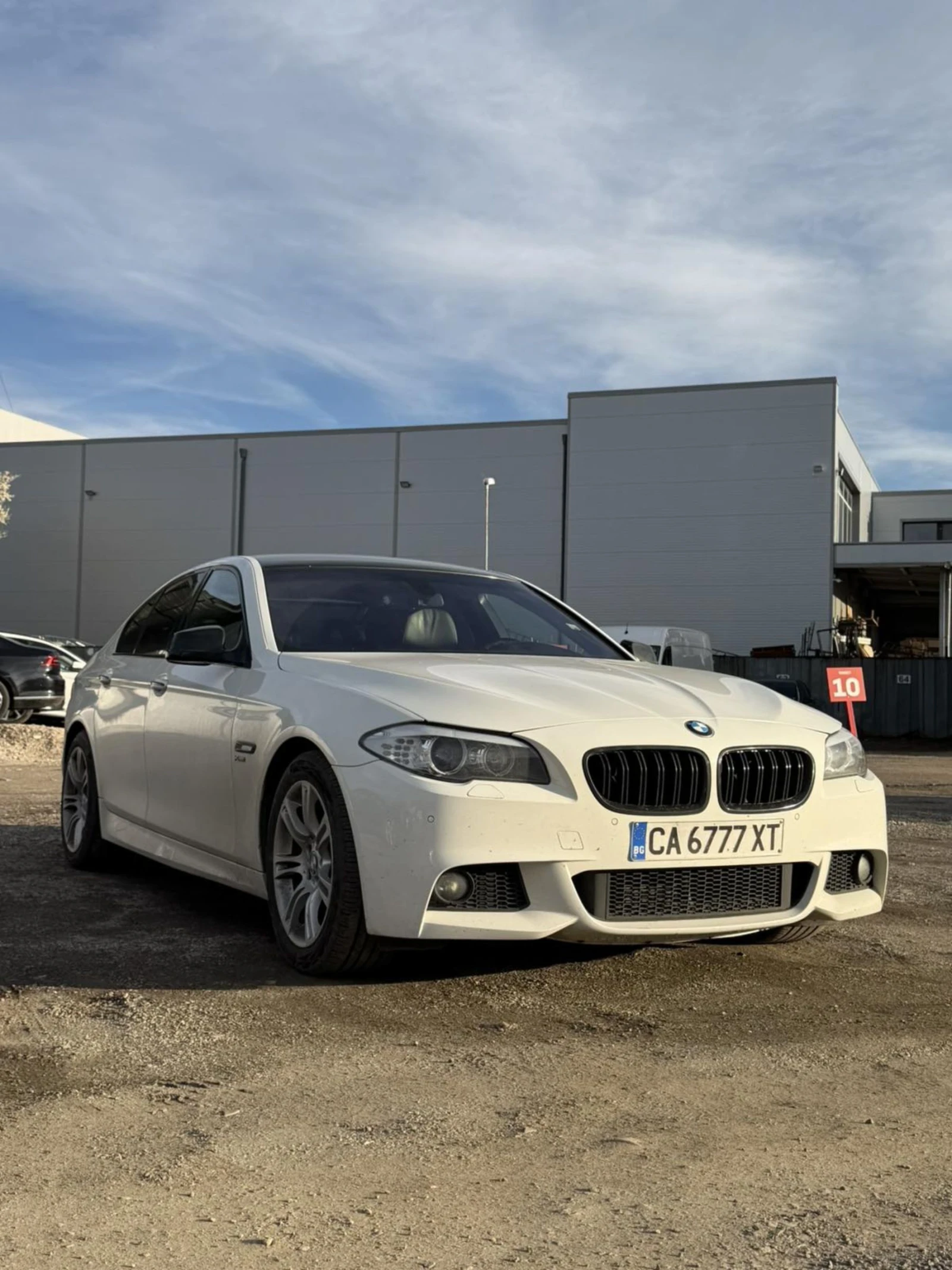 BMW 530 xDrive, с нов двигател, снимка 4 - Автомобили и джипове - 53111314