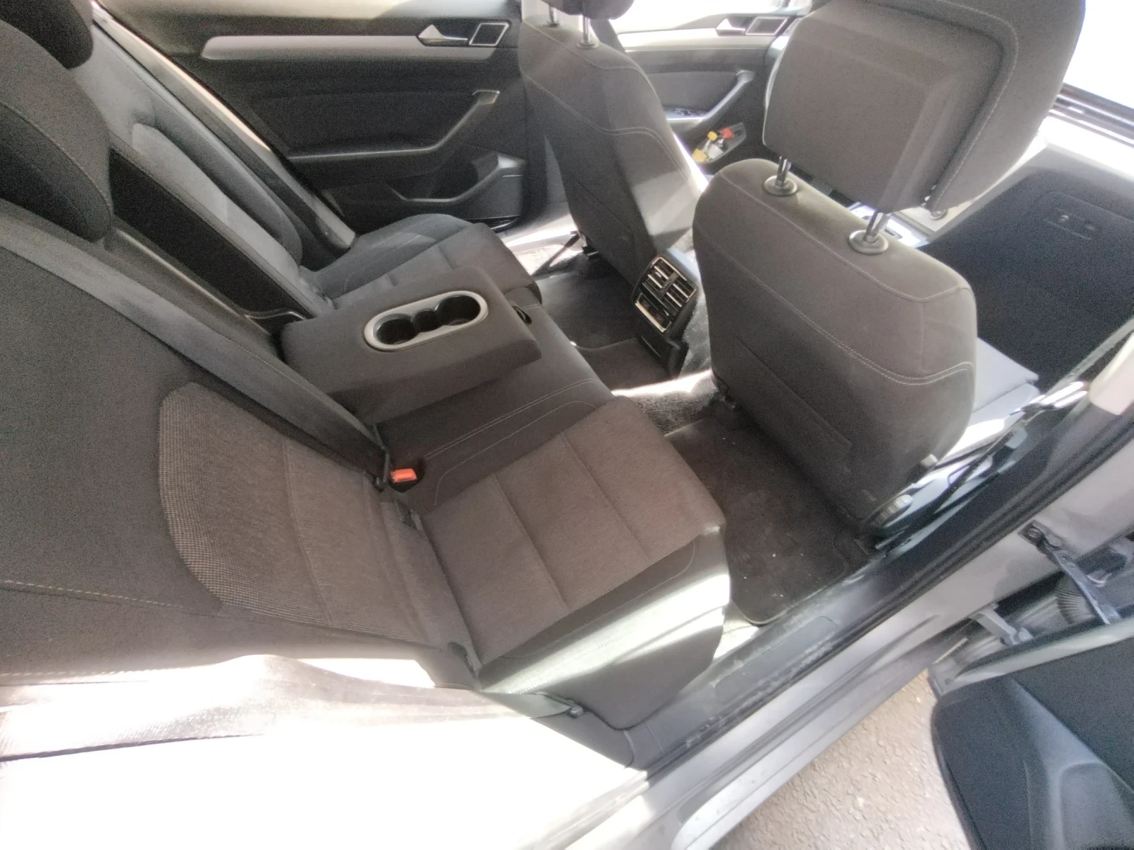 VW Passat 2.0 TDI 150 DSG6, снимка 12 - Автомобили и джипове - 53442479