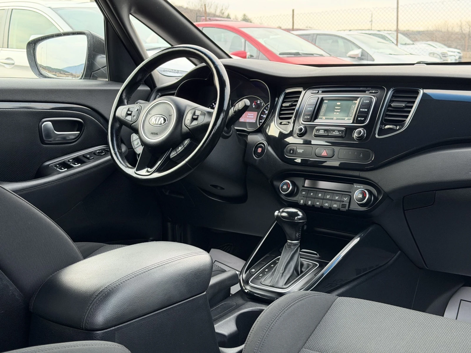 Kia Carens 1.7CRDi Auto E5B, снимка 14 - Автомобили и джипове - 53704996