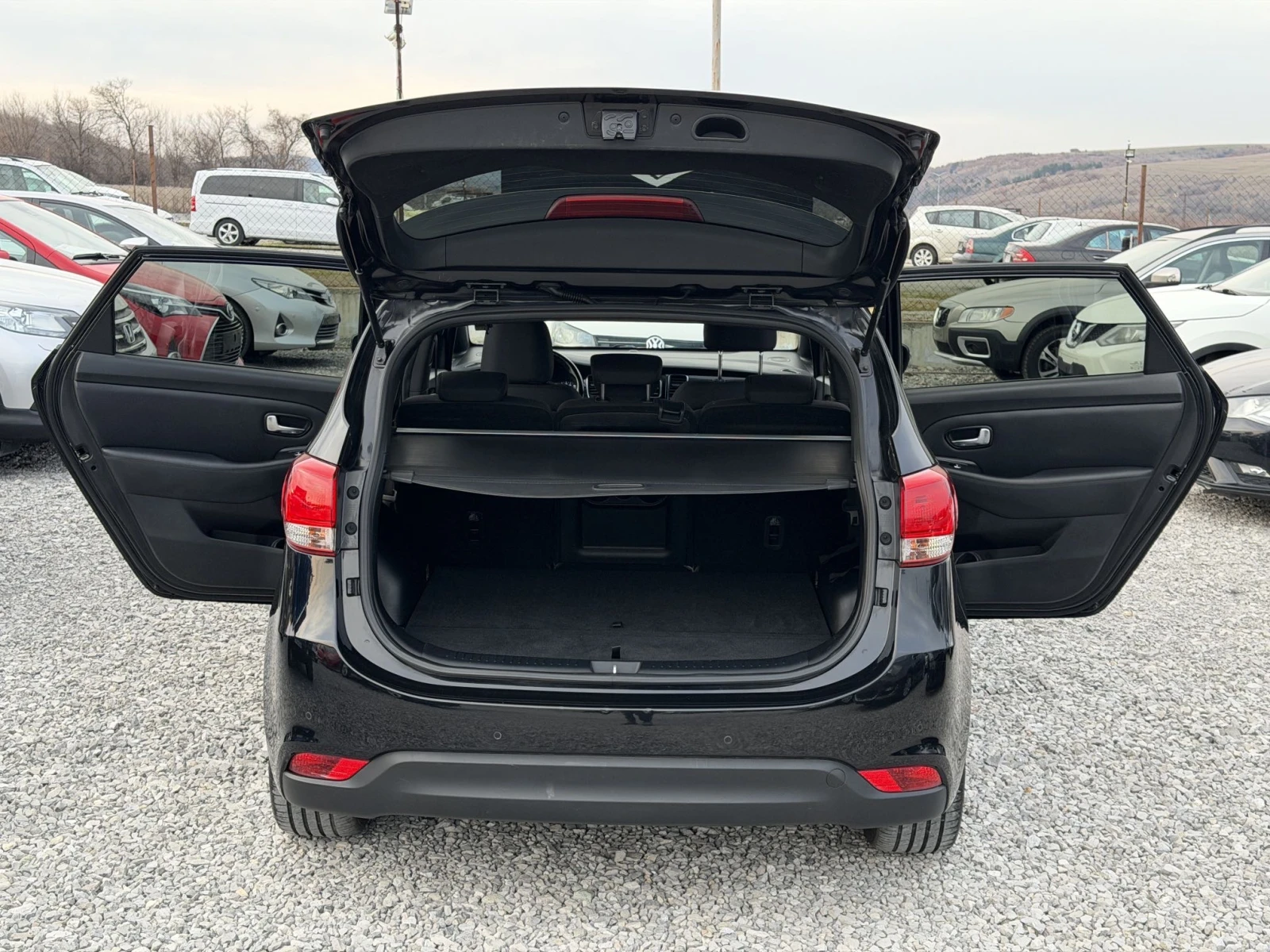 Kia Carens 1.7CRDi Auto E5B, снимка 10 - Автомобили и джипове - 53704996