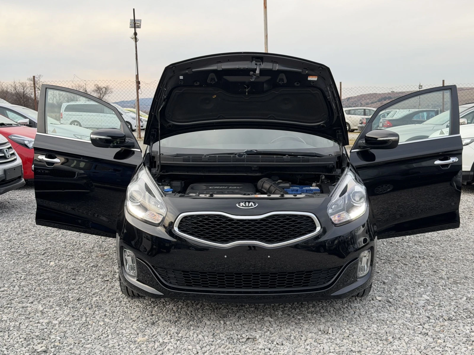 Kia Carens 1.7CRDi Auto E5B, снимка 11 - Автомобили и джипове - 53704996