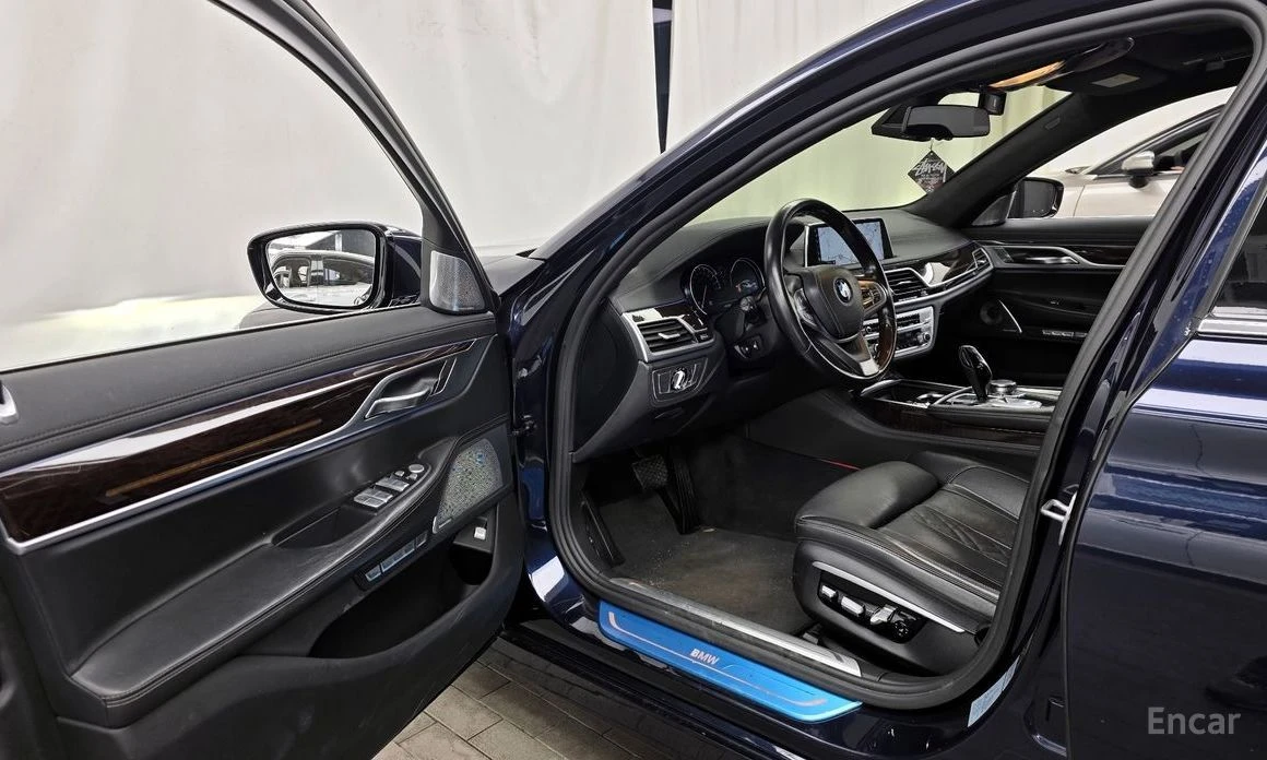 BMW 750, снимка 10 - Автомобили и джипове - 53836921