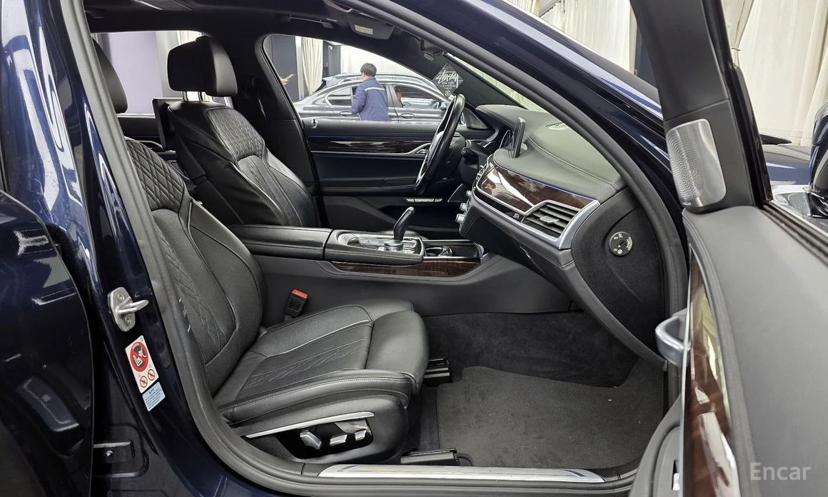 BMW 750, снимка 11 - Автомобили и джипове - 53836921