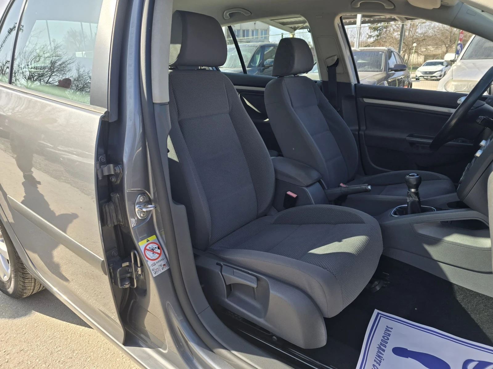 VW Golf 1.6i comfort line 102к.с, снимка 12 - Автомобили и джипове - 53837390