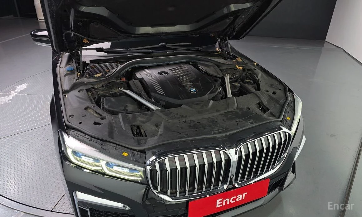 BMW 740 M* SPORT* FACELIFT* ОБДУХВАНЕ* ХЕДЪП* МАСАЖ* , снимка 16 - Автомобили и джипове - 54116272