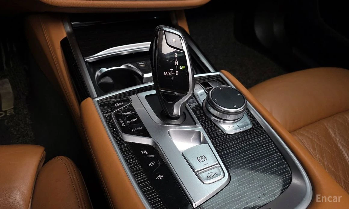 BMW 740 M* SPORT* FACELIFT* ОБДУХВАНЕ* ХЕДЪП* МАСАЖ* , снимка 10 - Автомобили и джипове - 54116272