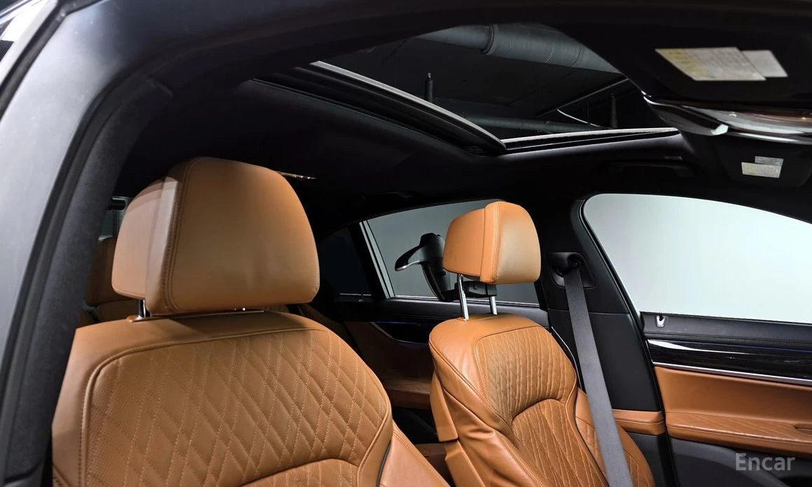 BMW 740 M* SPORT* FACELIFT* ОБДУХВАНЕ* ХЕДЪП* МАСАЖ* , снимка 13 - Автомобили и джипове - 54116272