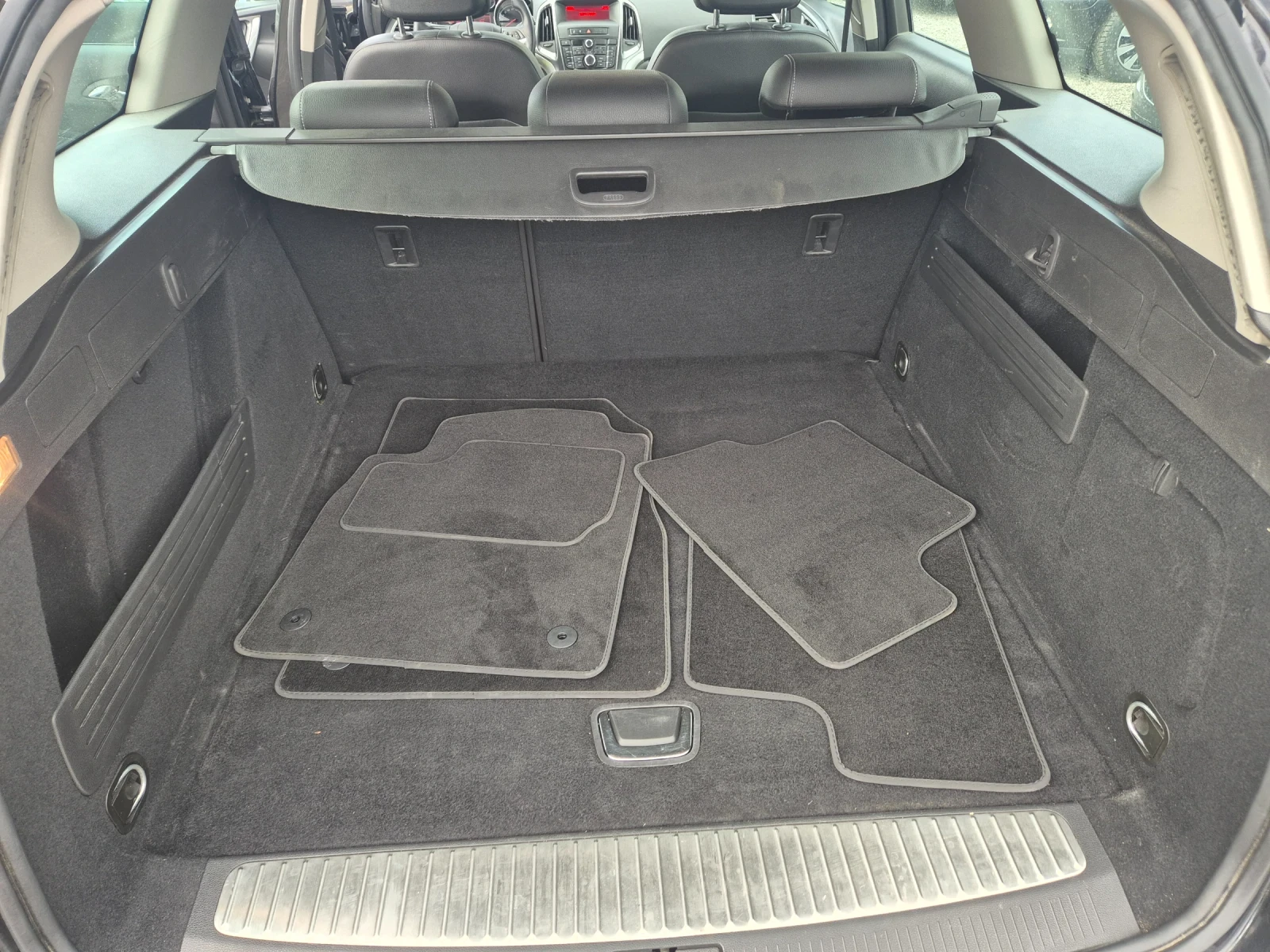 Opel Astra 1.7, 110к.с. Климатроник , Топ състояние, снимка 10 - Автомобили и джипове - 54344813