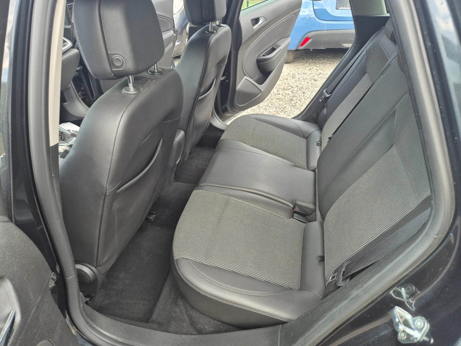 Opel Astra 1.7, 110к.с. Климатроник , Топ състояние, снимка 12 - Автомобили и джипове - 54344813