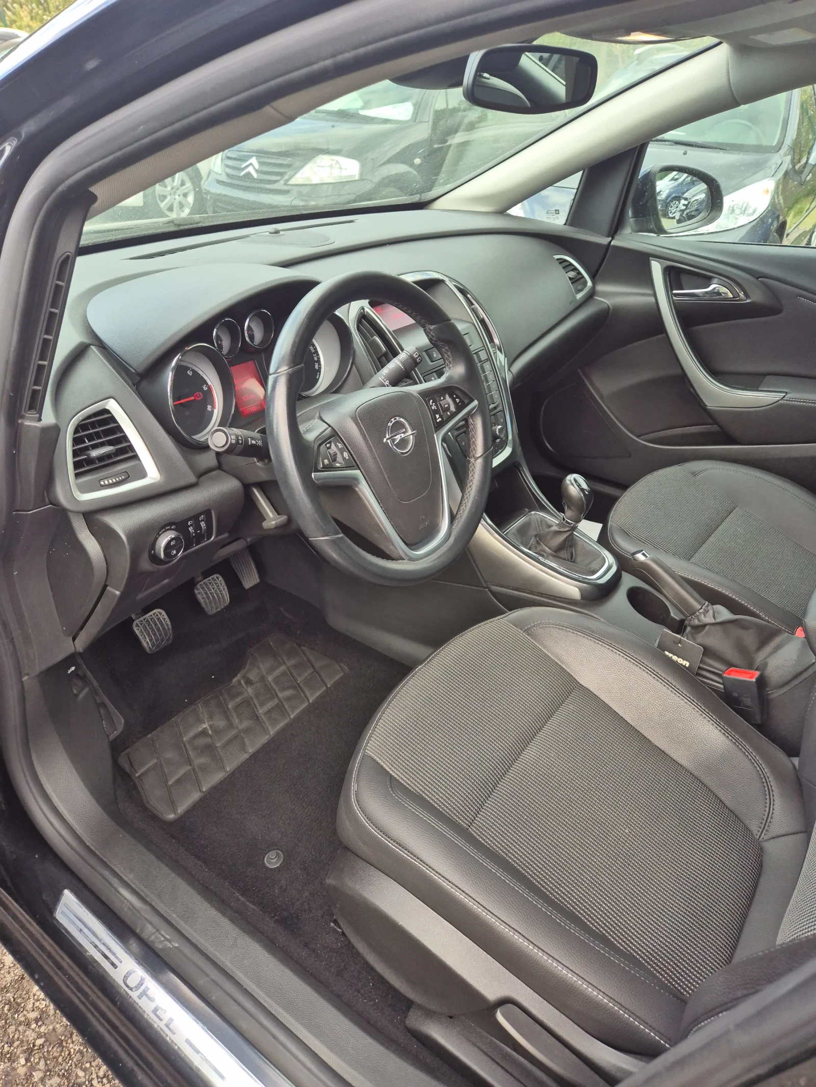 Opel Astra 1.7, 110к.с. Климатроник , Топ състояние, снимка 5 - Автомобили и джипове - 54344813