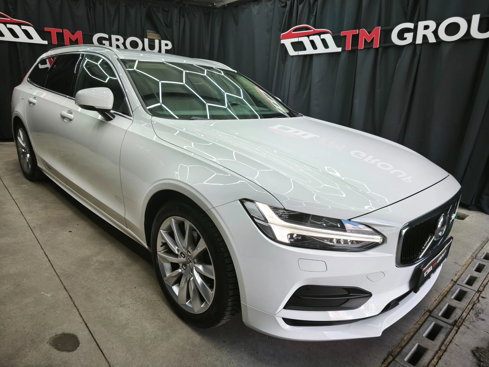 Volvo V90 2.0D4 AWD Automatic 190k.c E6* TOP* , снимка 3 - Автомобили и джипове - 54863246