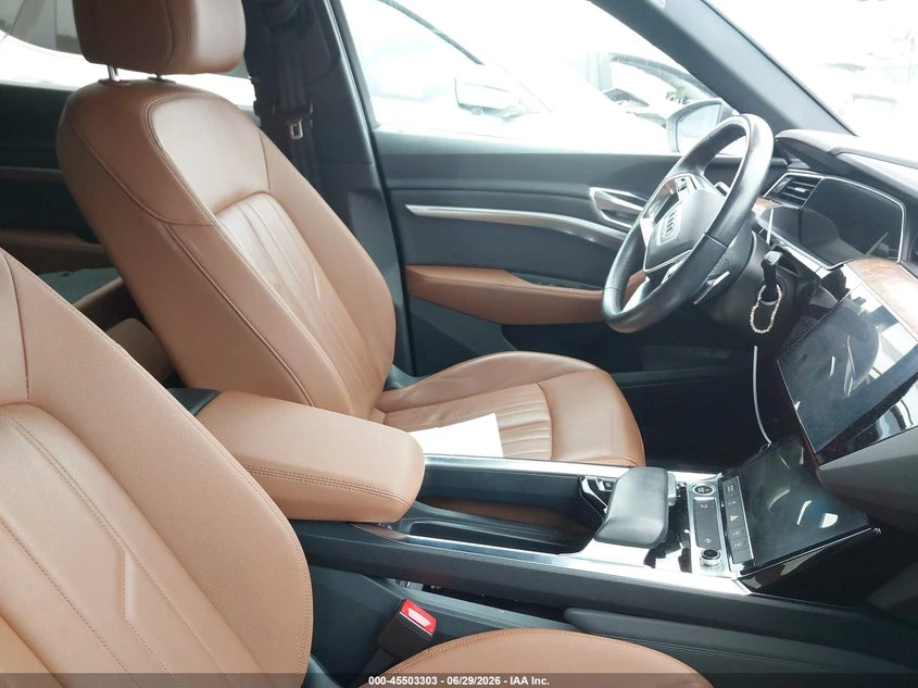 Audi E-Tron Premium Quattro, снимка 5 - Автомобили и джипове - 55240893