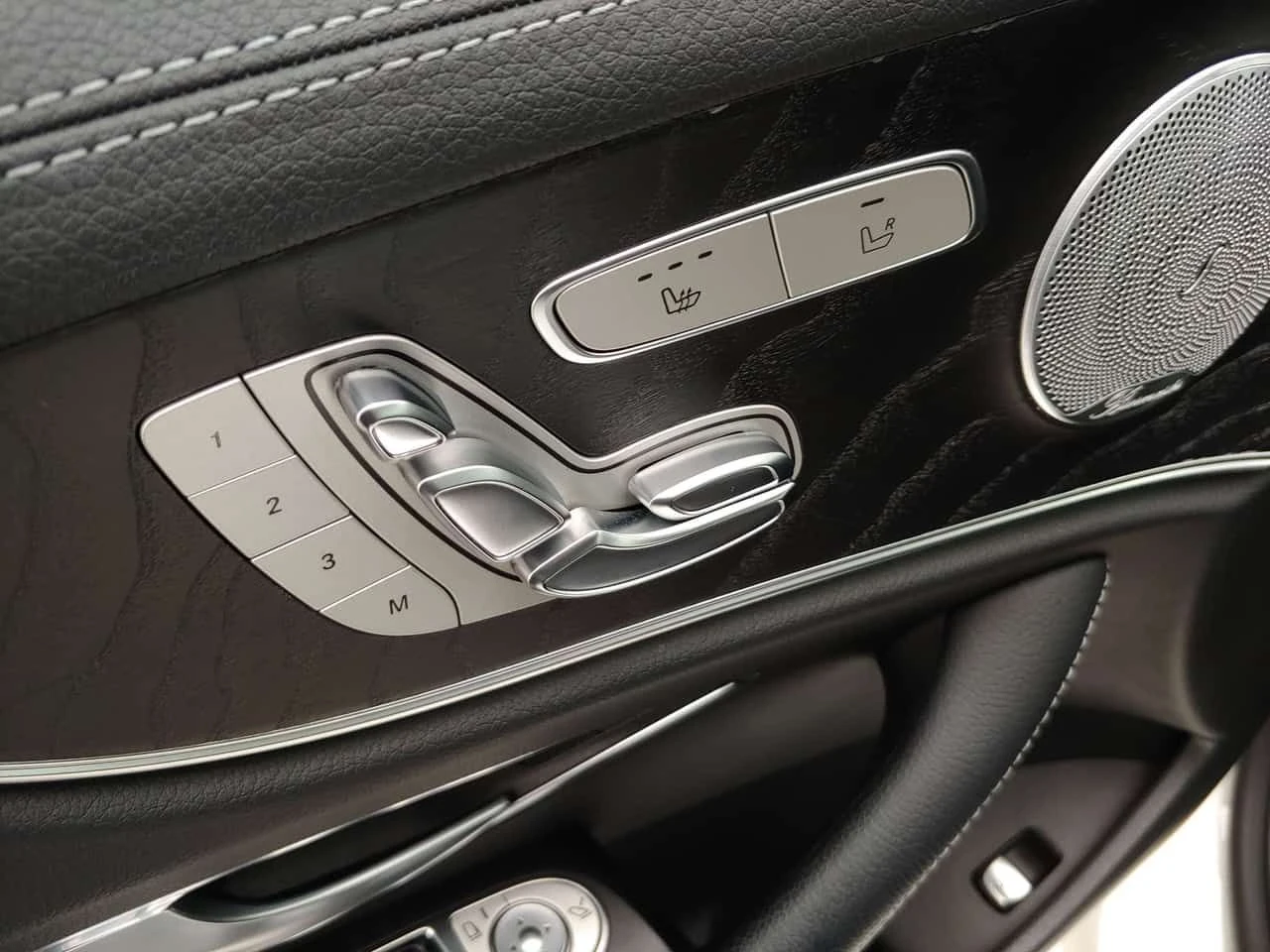 Mercedes-Benz 420 * 3.0L AWD | SUNROOF | NAV | HTD SEATS | 88K KM *  | Mobile.bg � ����������� 13