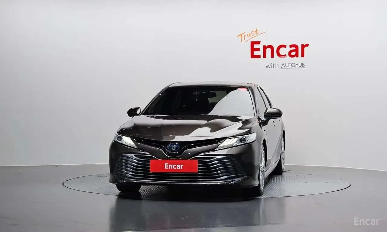 Toyota Camry 2.5 XLE Hybrid, снимка 3 - Автомобили и джипове - 56274322