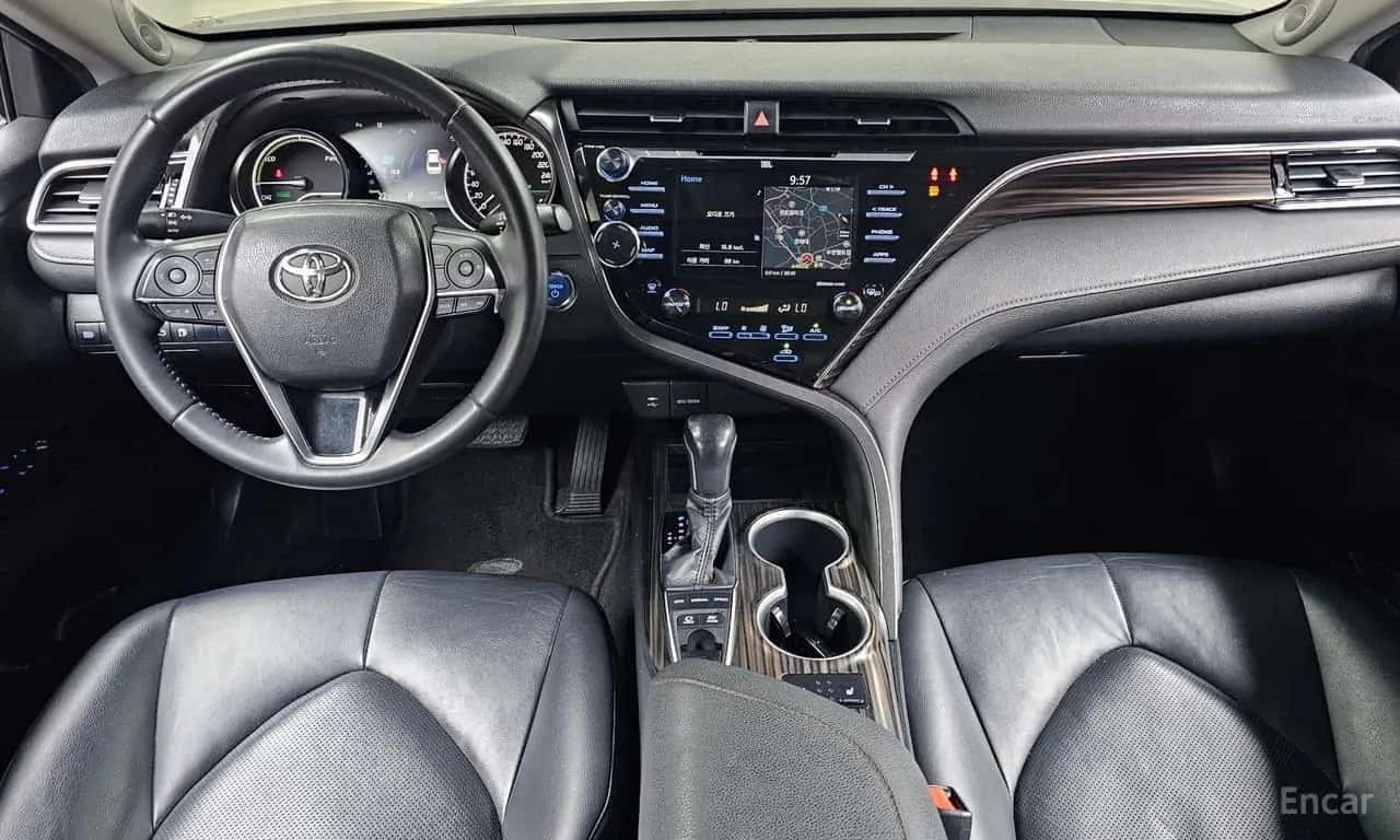 Toyota Camry 2.5 XLE Hybrid, снимка 7 - Автомобили и джипове - 56274322