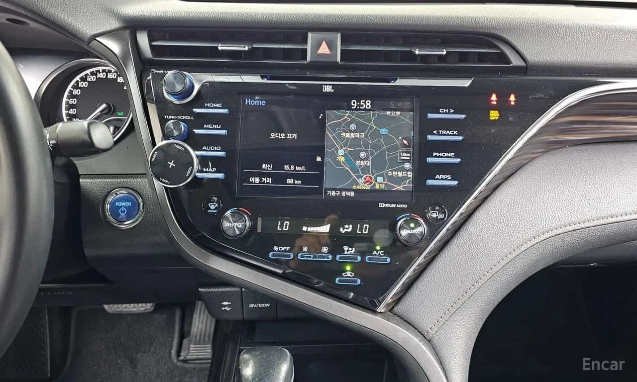 Toyota Camry 2.5 XLE Hybrid, снимка 13 - Автомобили и джипове - 56274322