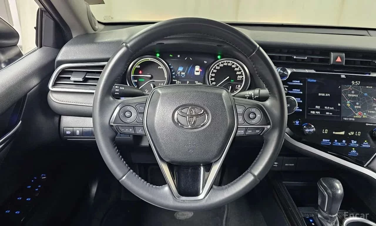Toyota Camry 2.5 XLE Hybrid, снимка 14 - Автомобили и джипове - 56274322