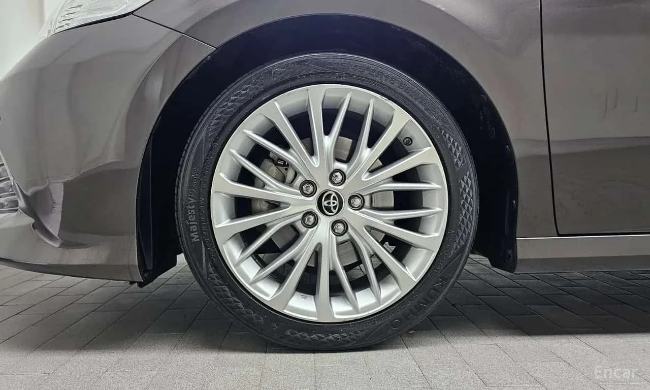Toyota Camry 2.5 XLE Hybrid, снимка 5 - Автомобили и джипове - 56274322