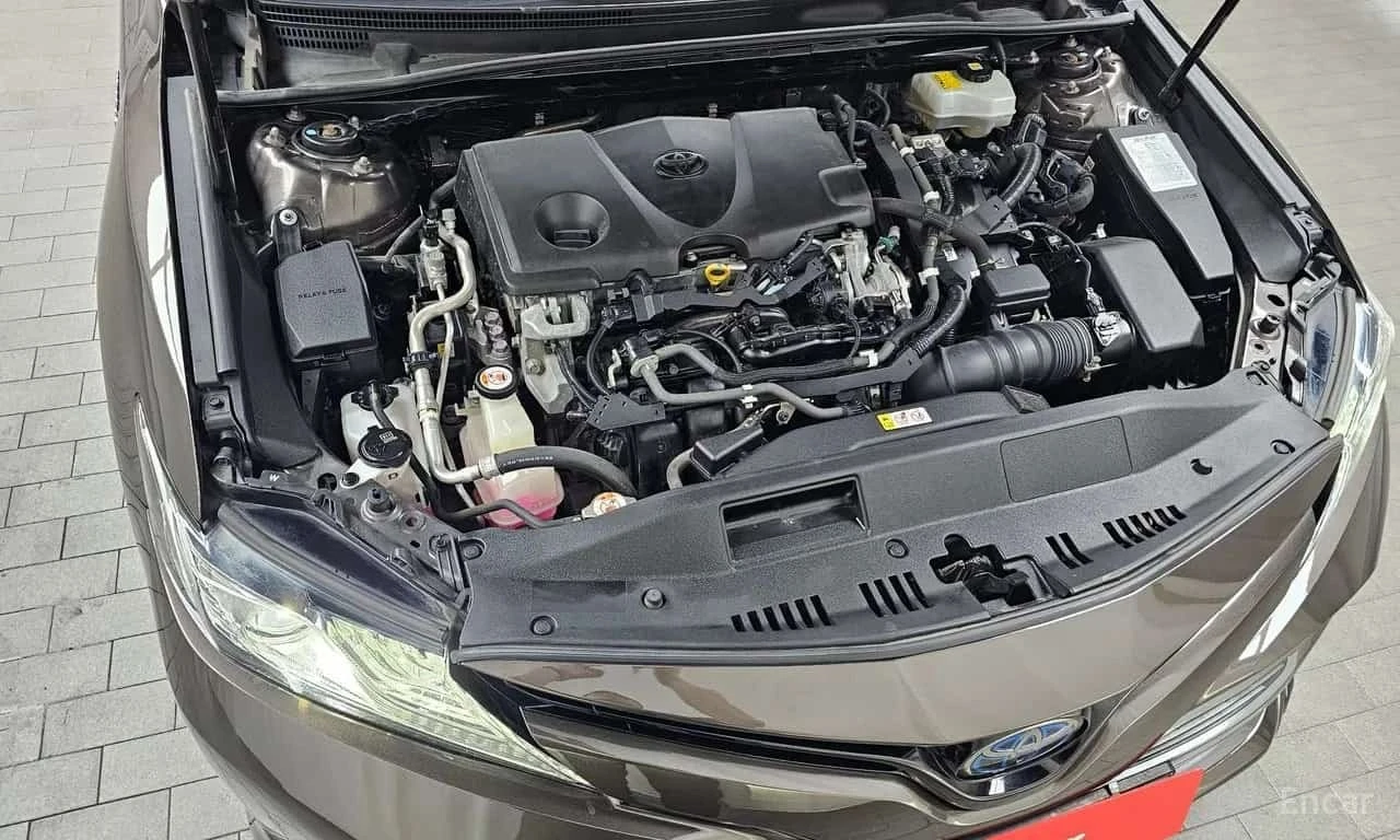 Toyota Camry 2.5 XLE Hybrid, снимка 6 - Автомобили и джипове - 56274322