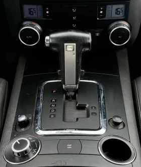 VW Touareg 3.0TDi //R-LINE * FACELIFT* , снимка 14