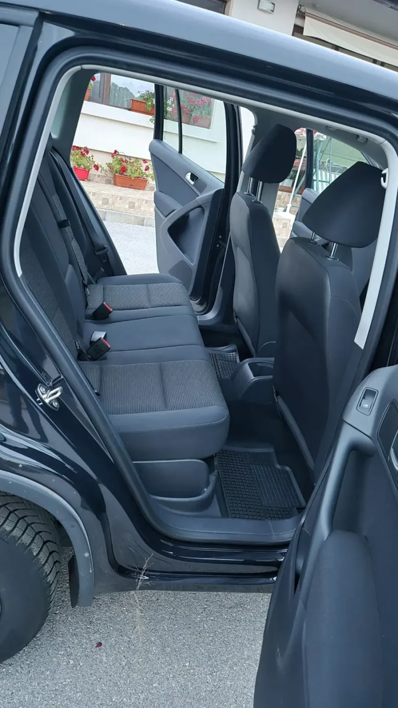 VW Tiguan 2.0 TDI 4x4, снимка 14 - Автомобили и джипове - 50004232