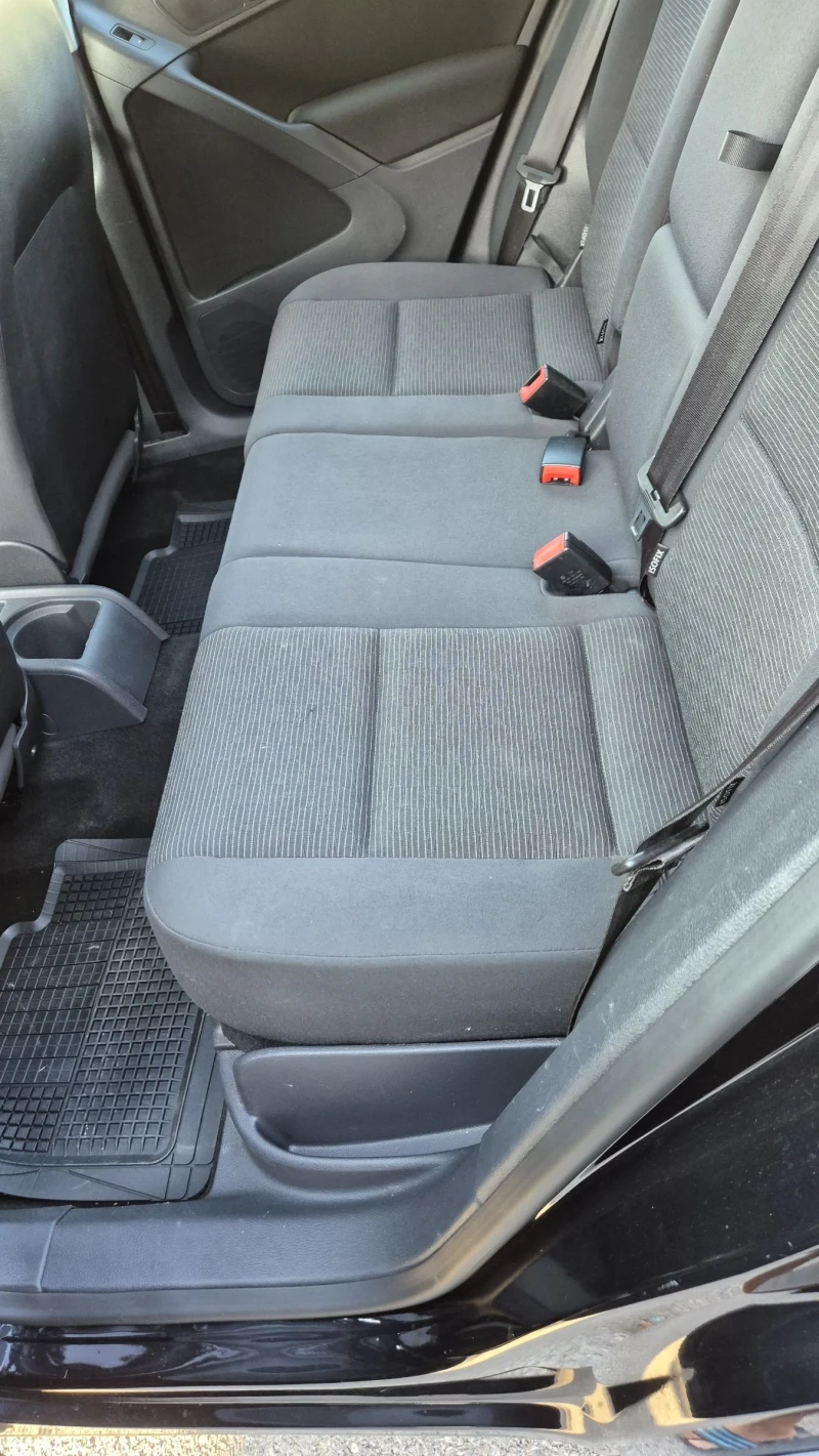 VW Tiguan 2.0 TDI 4x4, снимка 13 - Автомобили и джипове - 50004232