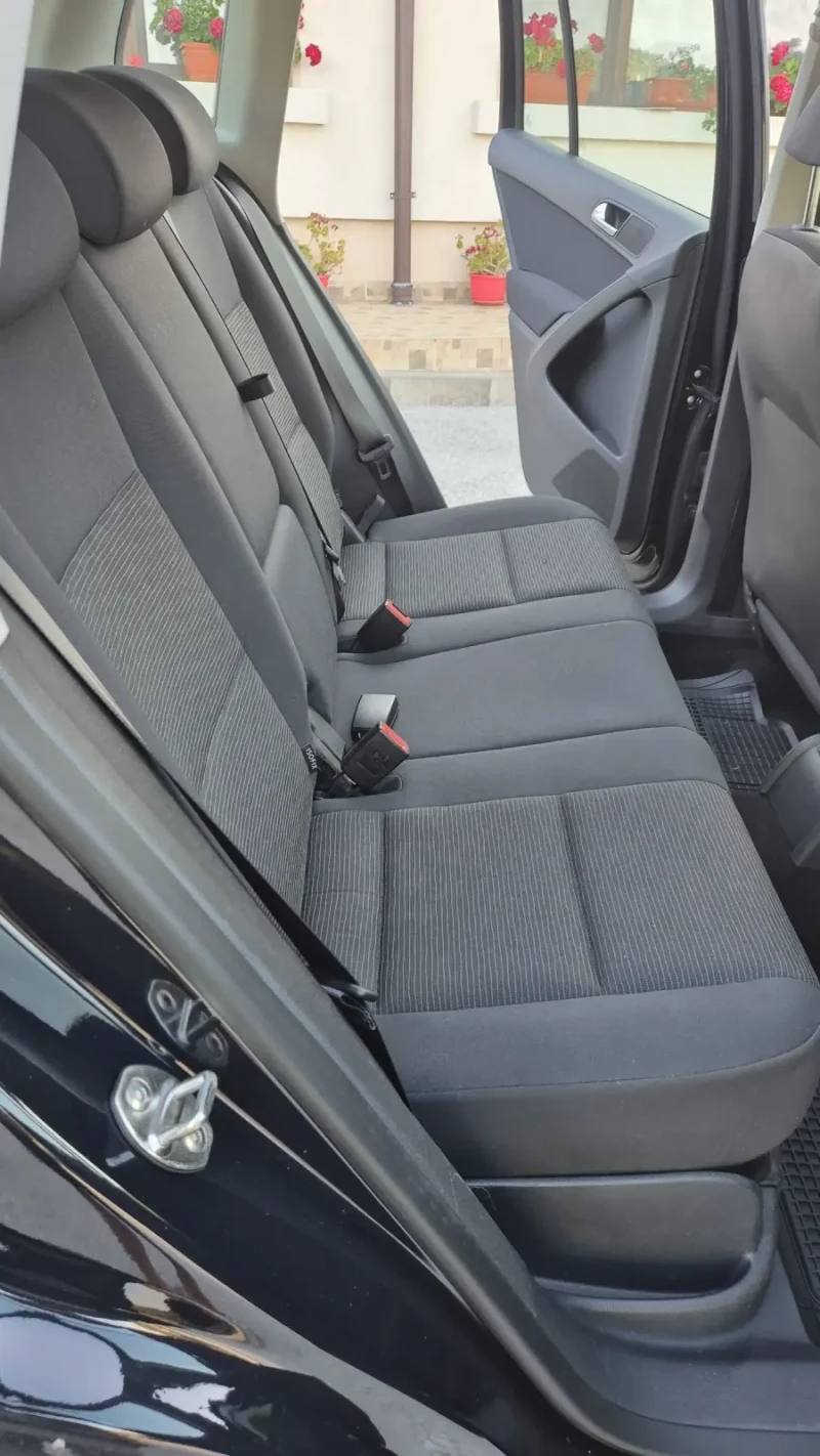 VW Tiguan 2.0 TDI 4x4, снимка 12 - Автомобили и джипове - 50004232