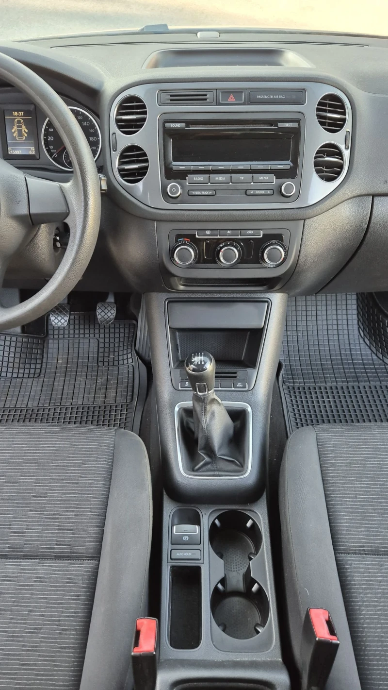 VW Tiguan 2.0 TDI 4x4, снимка 9 - Автомобили и джипове - 50004232
