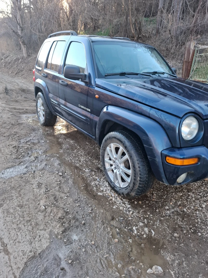 Jeep Cherokee, снимка 1 - Автомобили и джипове - 49589786