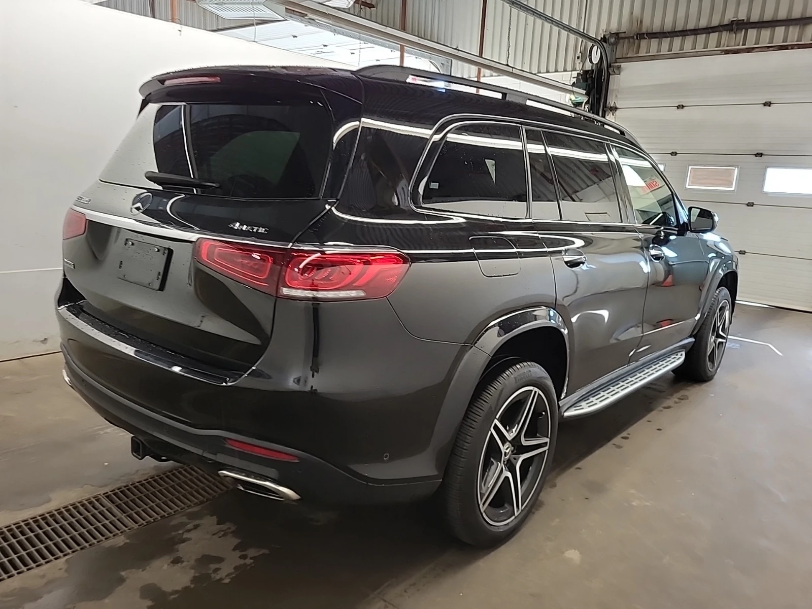 Mercedes-Benz GLS580 4MATIC * CARFAX * АвтоКредит * Цена до България*  - изображение 3