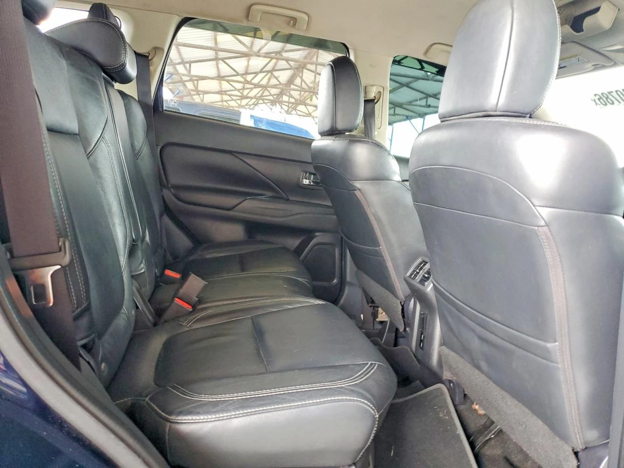 Mitsubishi Outlander SE, снимка 9 - Автомобили и джипове - 53907860