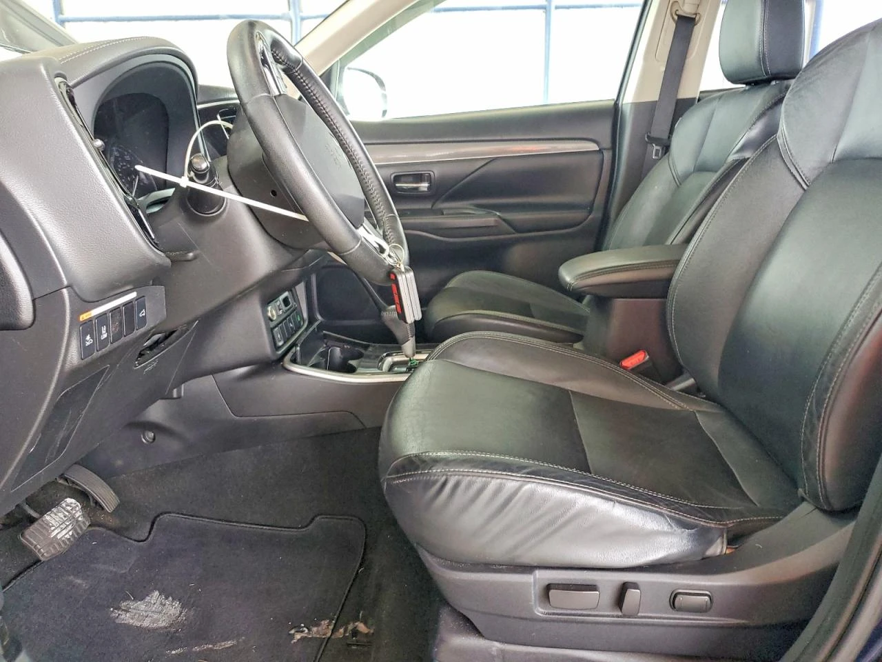 Mitsubishi Outlander SE, снимка 7 - Автомобили и джипове - 53907860