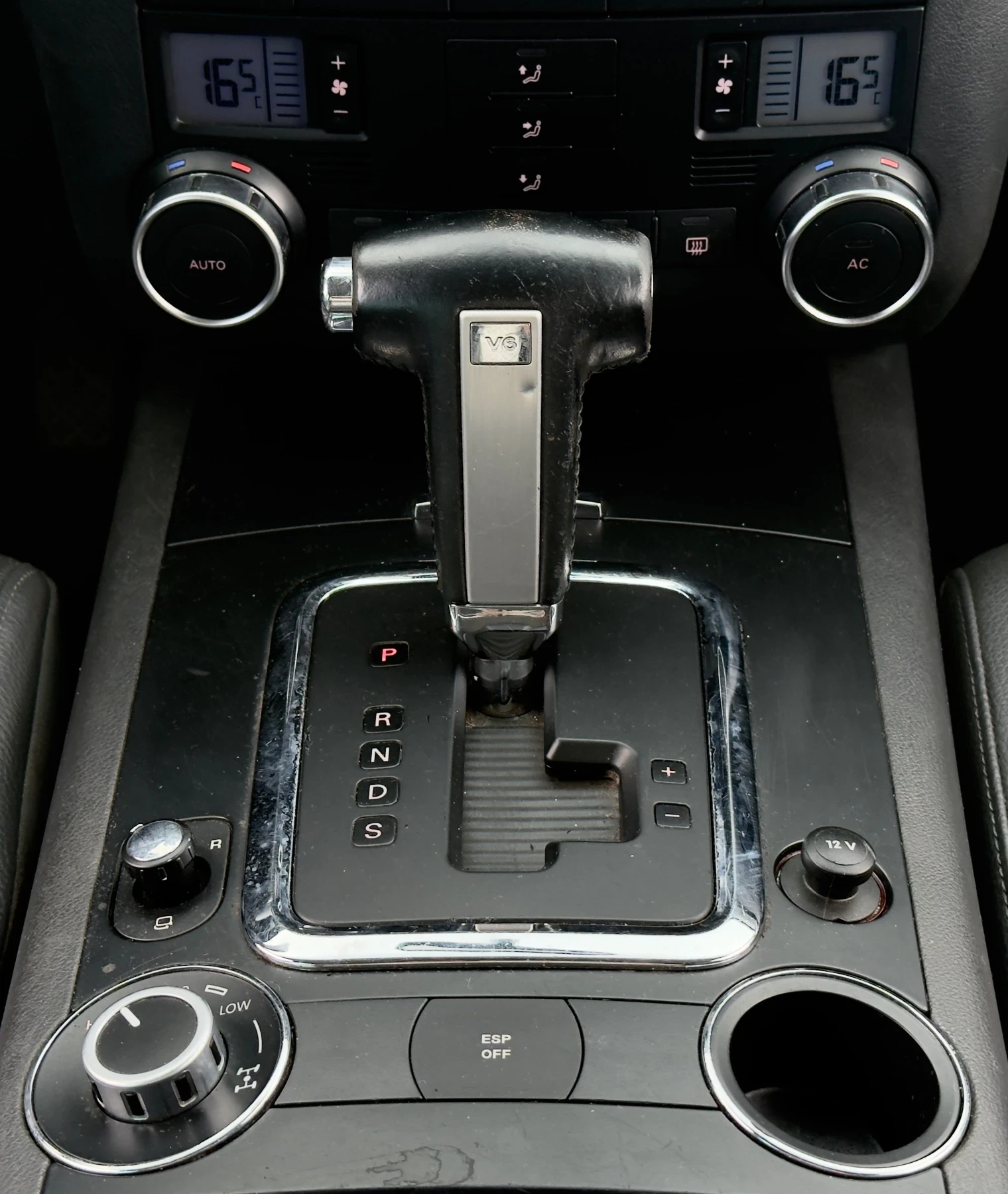 VW Touareg 3.0TDi //R-LINE * FACELIFT* , снимка 14 - Автомобили и джипове - 54766509