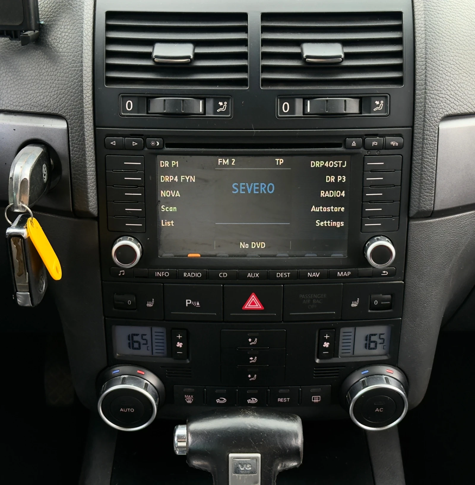 VW Touareg 3.0TDi //R-LINE * FACELIFT* , снимка 15 - Автомобили и джипове - 54766509