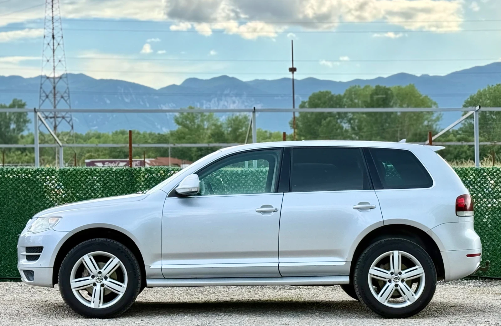 VW Touareg 3.0TDi //R-LINE * FACELIFT* , снимка 4 - Автомобили и джипове - 54766509
