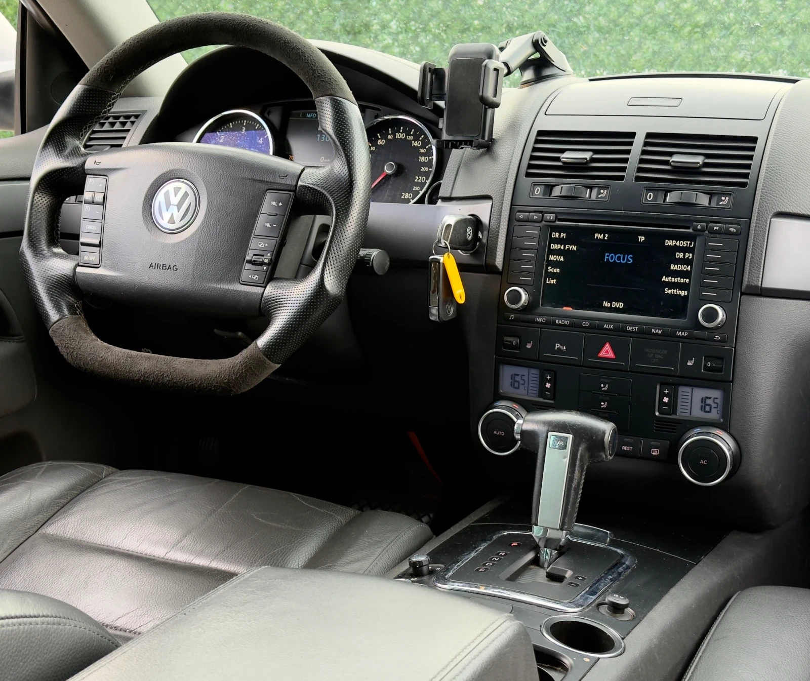 VW Touareg 3.0TDi //R-LINE * FACELIFT* , снимка 12 - Автомобили и джипове - 54766509