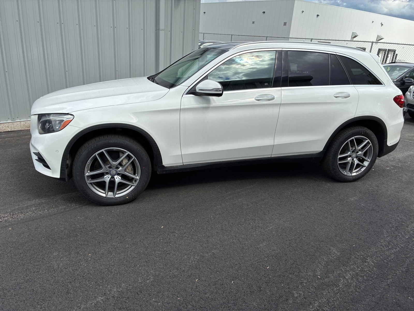 Mercedes-Benz GLC 300 /2 КЛЮЧА * ПАНОРАМА * CARFAX * АВТО КРЕДИТ, снимка 4 - Автомобили и джипове - 55121616