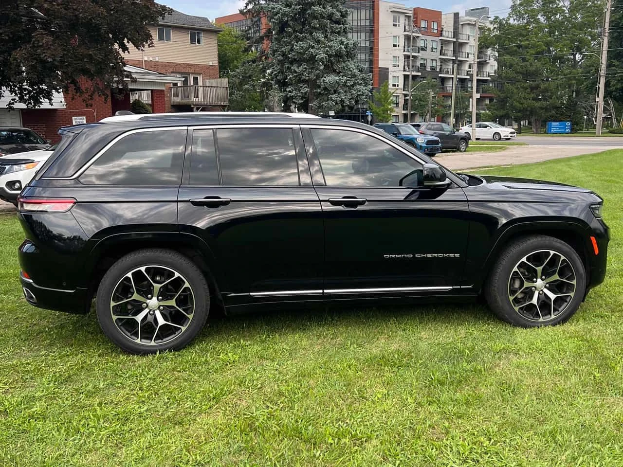 Jeep Grand cherokee Summit Reserve/360/DIS/HUD/H&K/ОБДУХВАНЕ, снимка 3 - Автомобили и джипове - 55670526