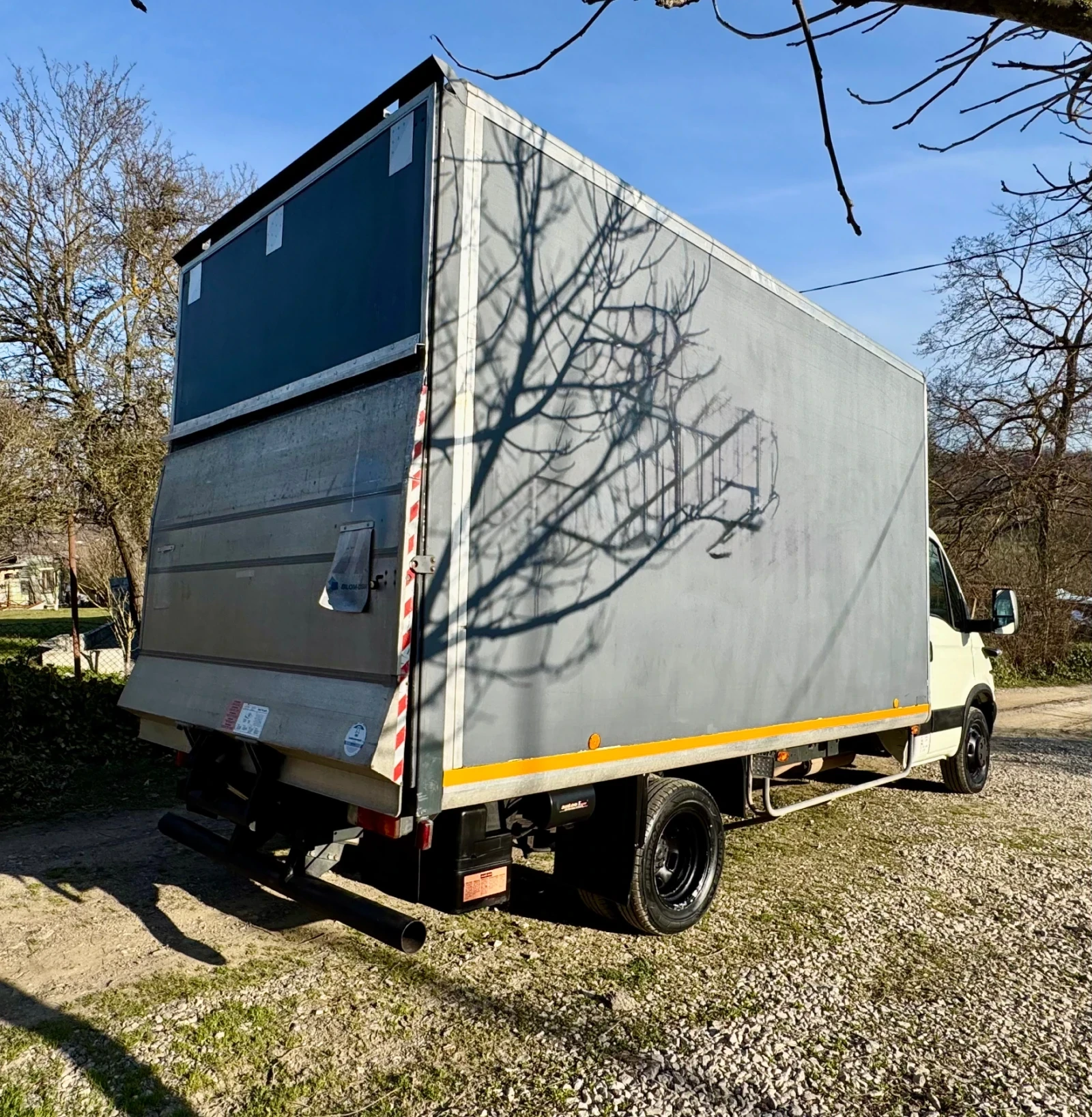 Iveco Daily 4.30м. ДЪЛЖИНА* Падащ борд* Реален пробег, снимка 7 - Бусове и автобуси - 55991230