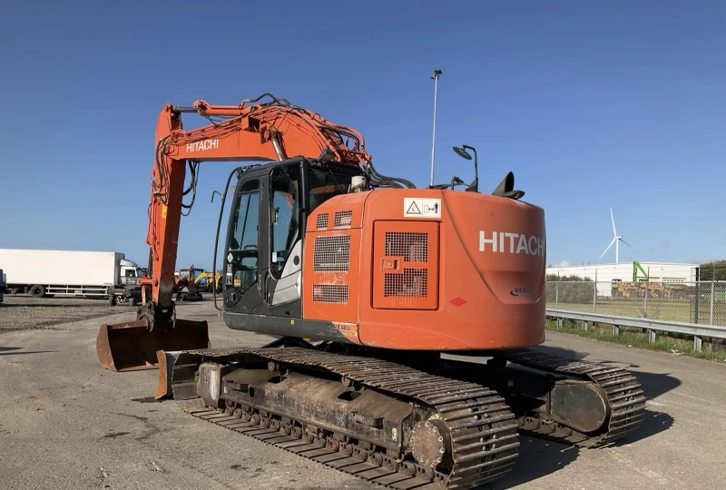 Багер Hitachi ZX225USLC-5B, снимка 4 - Индустриална техника - 51943934