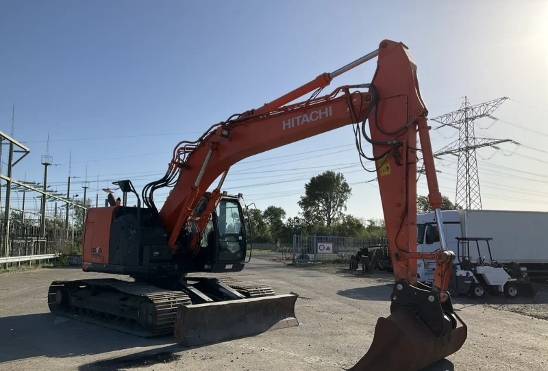 Багер Hitachi ZX225USLC-5B, снимка 2 - Индустриална техника - 51943934