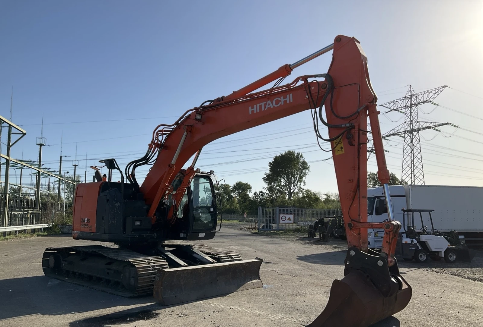 Багер Hitachi ZX225USLC-5B - изображение 2