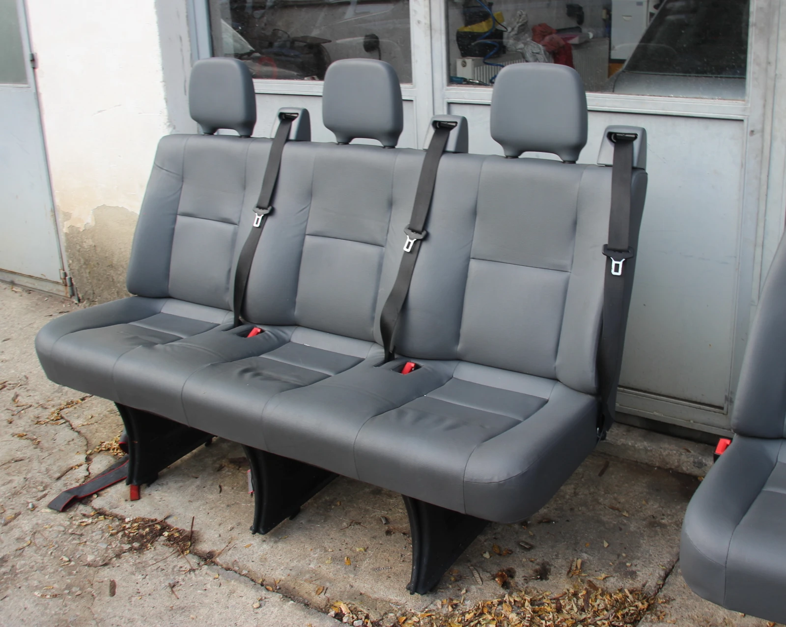         2006 .  2    | Mobile.bg   3