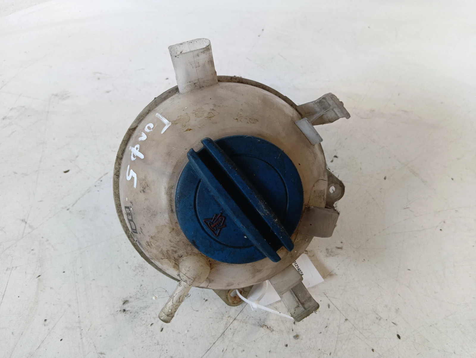 казанче антифриз 1K0121407A 1.6FSI VW Golf